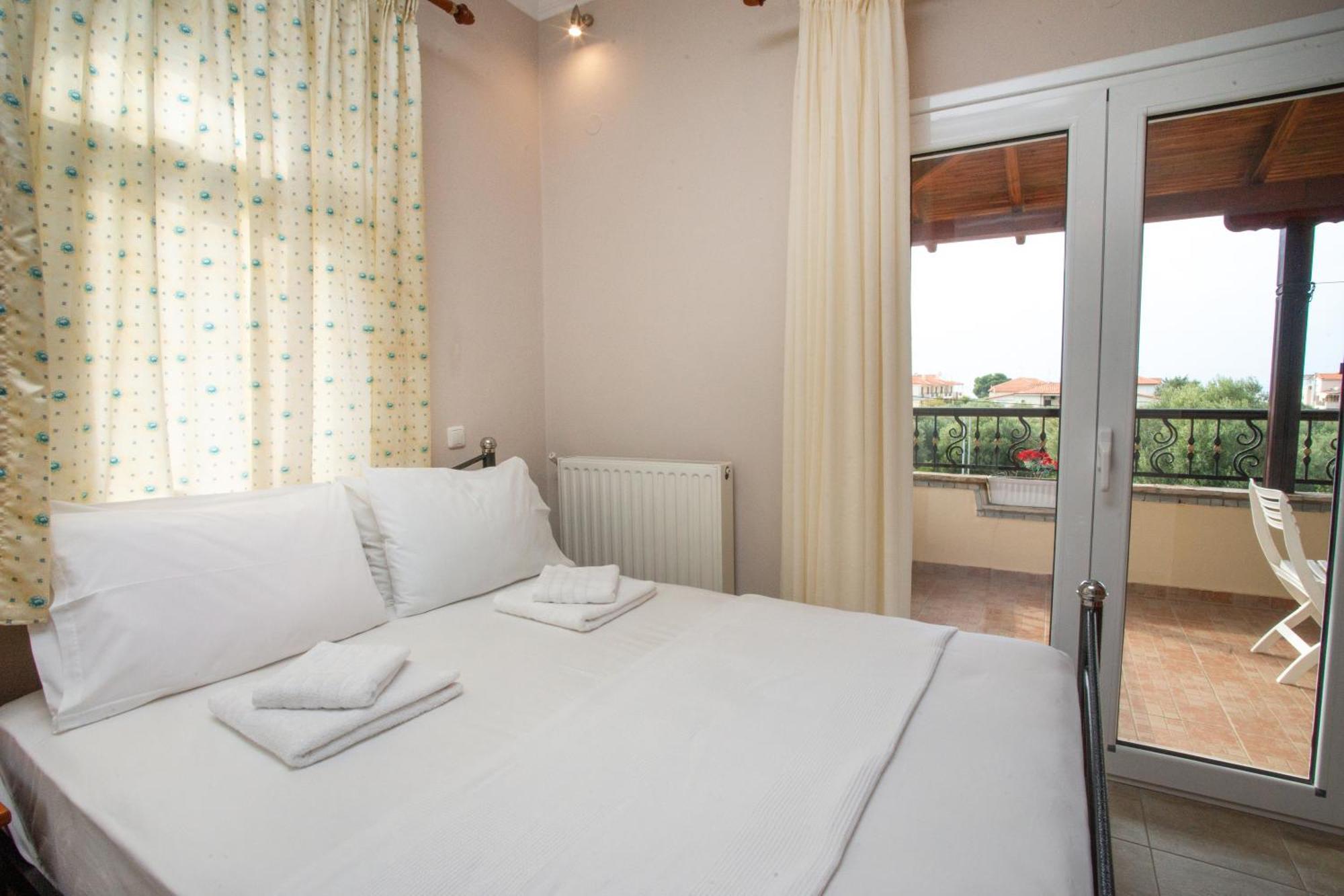 Private 6-Bdrm Villa With Garden 150M To Beach 파라디소스 외부 사진