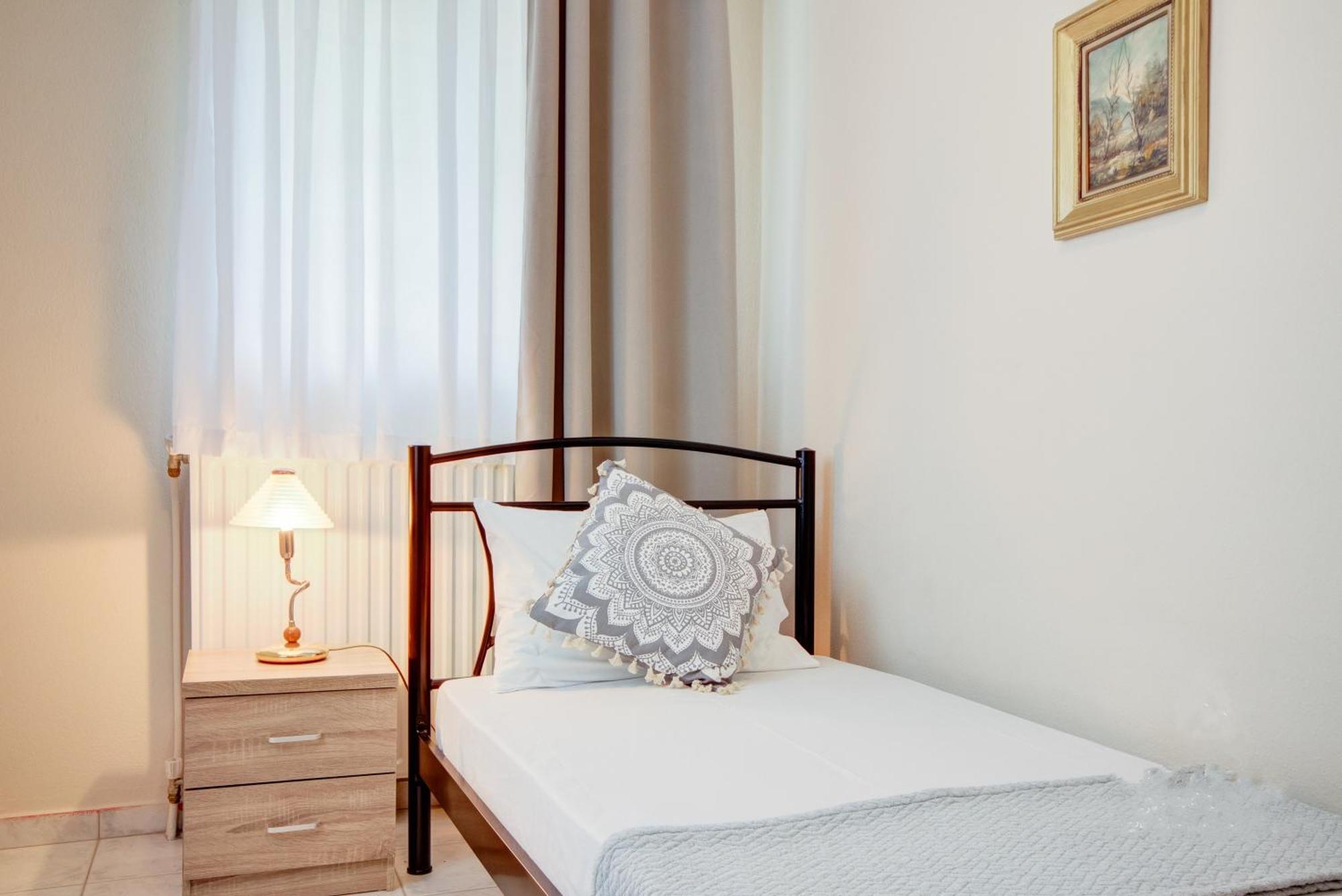 Private 6-Bdrm Villa With Garden 150M To Beach 파라디소스 외부 사진