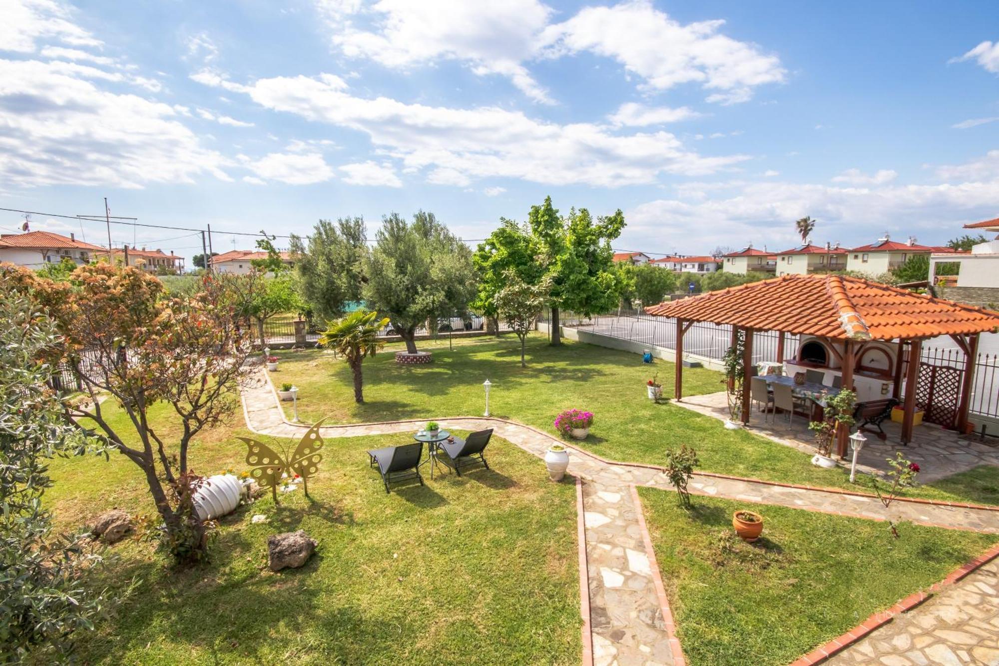 Private 6-Bdrm Villa With Garden 150M To Beach 파라디소스 외부 사진