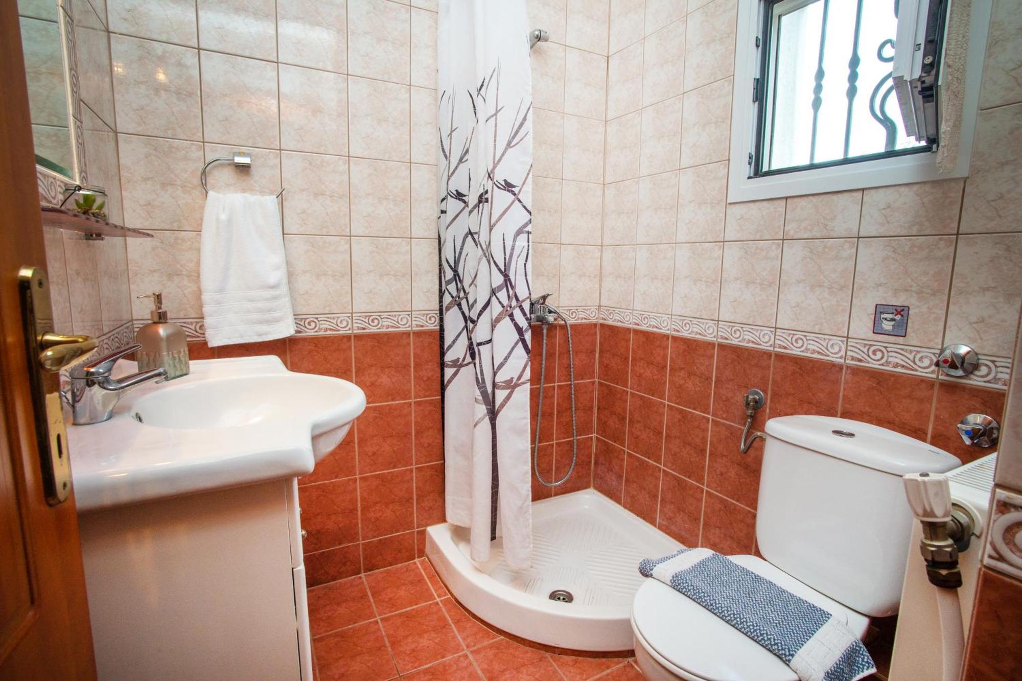 Private 6-Bdrm Villa With Garden 150M To Beach 파라디소스 외부 사진