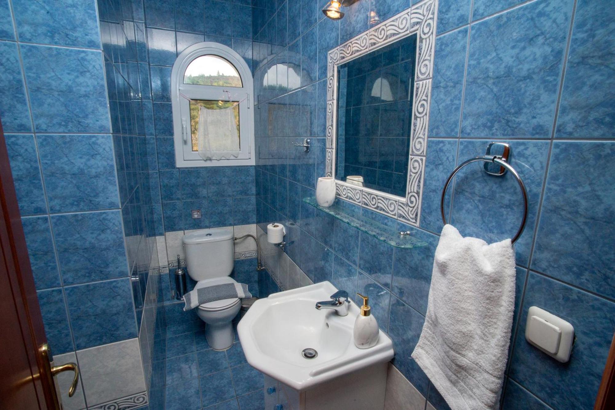 Private 6-Bdrm Villa With Garden 150M To Beach 파라디소스 외부 사진