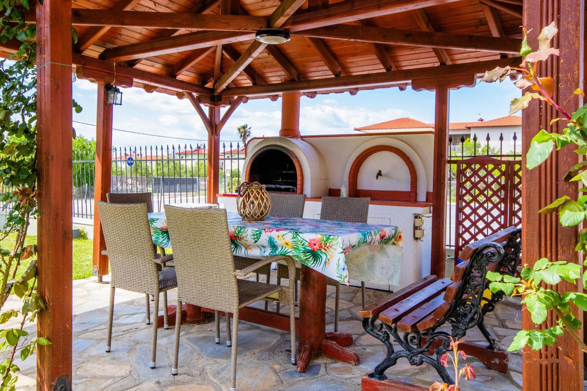 Private 6-Bdrm Villa With Garden 150M To Beach 파라디소스 외부 사진